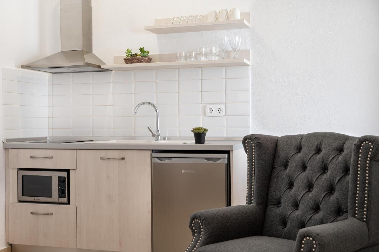 Komitsa Luxury Apartments Nea Roda Exterior photo