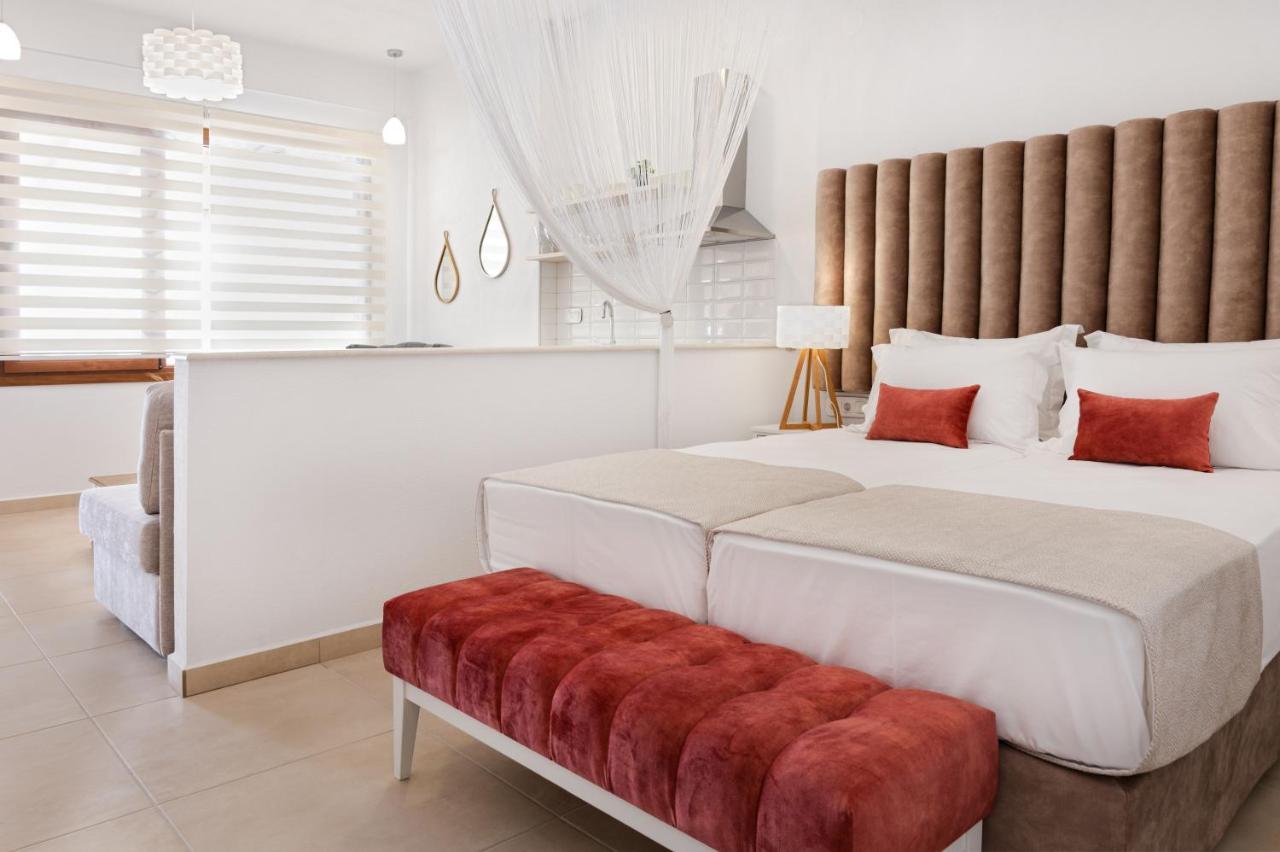 Komitsa Luxury Apartments Nea Roda Exterior photo