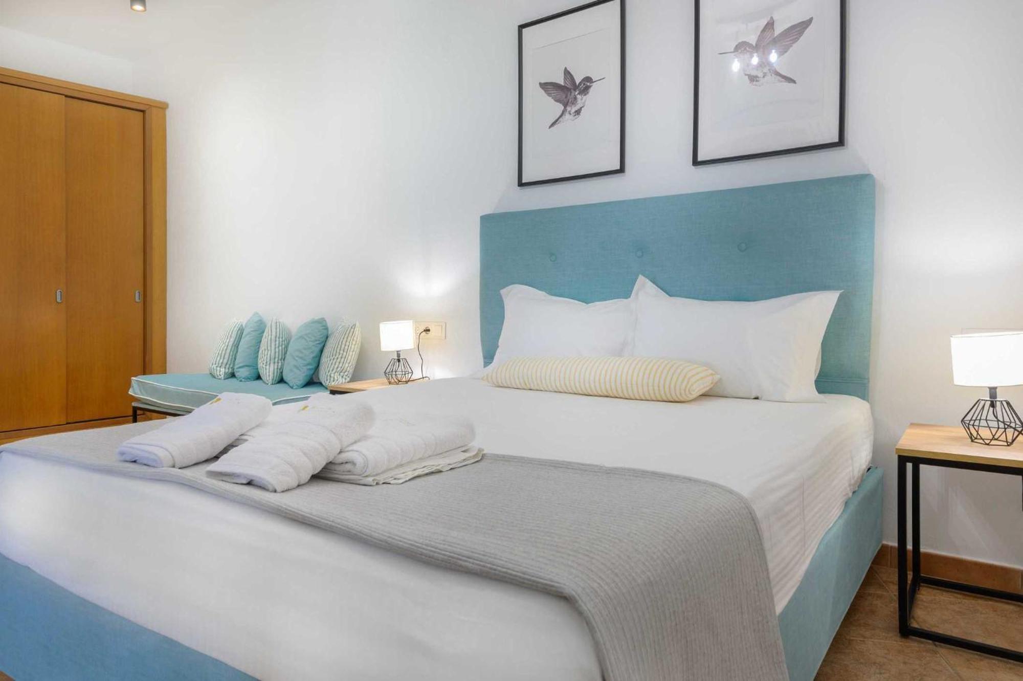 Komitsa Luxury Apartments Nea Roda Room photo