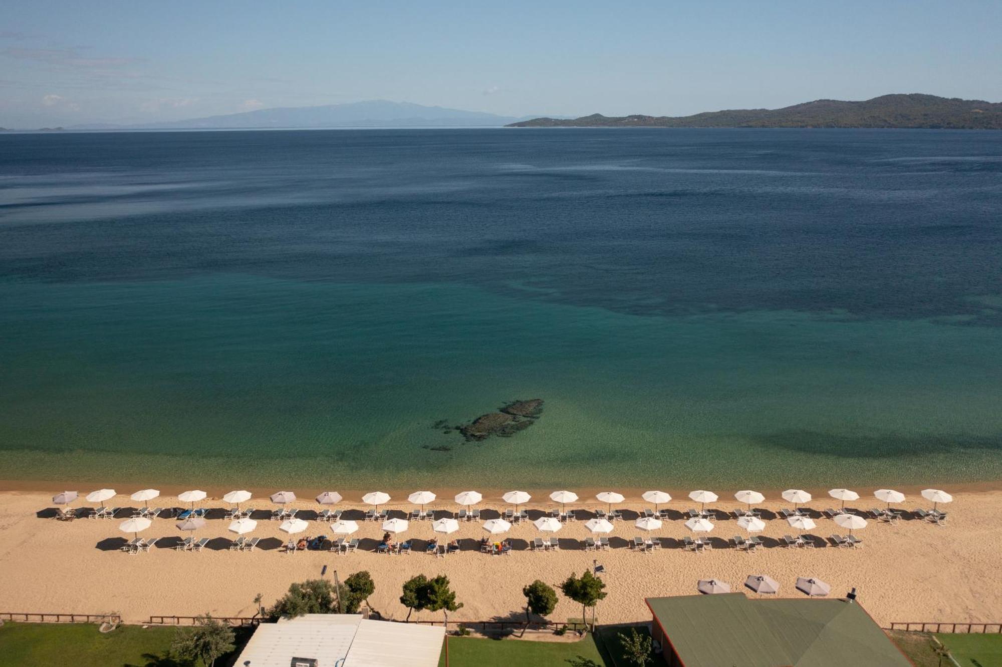 Komitsa Luxury Apartments Nea Roda Exterior photo