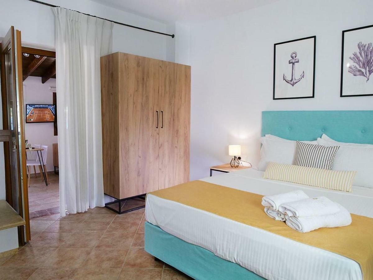 Komitsa Luxury Apartments Nea Roda Exterior photo
